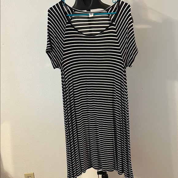 Black and White Striped Swing Dress - Picture 1 of 3